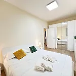 Апартаменты Luxurious View On Pitti Palace