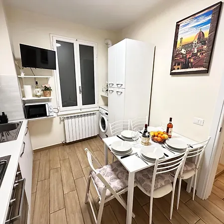 Luxurious View On Pitti Palace Apartment